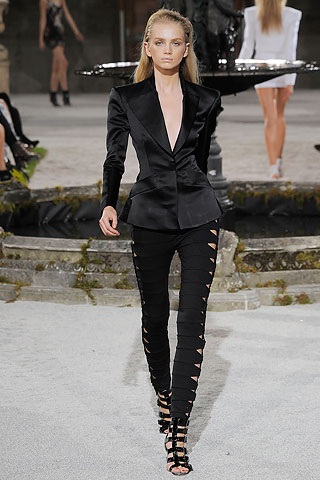 BST xuân hè 2010 của Julien Macdonald - 24 BST xuân hè 2010 của Julien Macdonald - 24