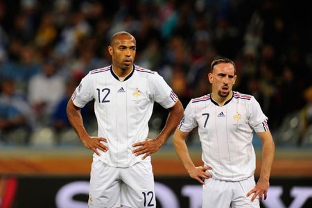 Thầy trò Domenech thất vọng sau trận hòa Uruguay - 2