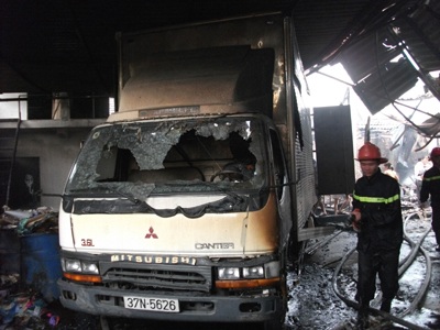 Xưởng sản xuất giấy hóa tro sau một đêm - 2