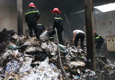 Xưởng sản xuất giấy hóa tro sau một đêm - 3