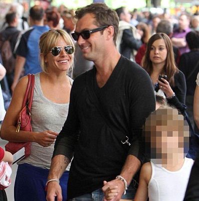 Sienna Miller tử tế và dịu dàng với con riêng của “bồ” - 4