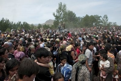 Kyrgyzstan: Bạo động sắc tộc lan rộng, chính phủ cầu cứu Nga - 1 Kyrgyzstan: Bạo động sắc tộc lan rộng, chính phủ cầu cứu Nga - 1