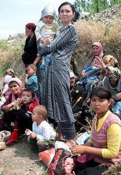 Kyrgyzstan: Bạo động sắc tộc lan rộng, chính phủ cầu cứu Nga - 2 Kyrgyzstan: Bạo động sắc tộc lan rộng, chính phủ cầu cứu Nga - 2