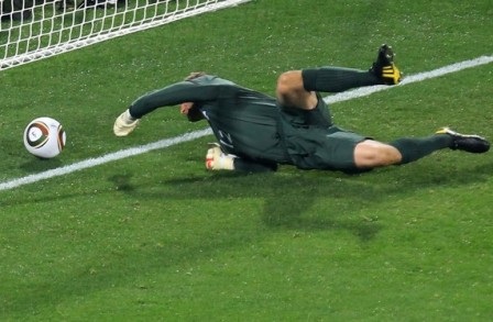 "Quay chậm" sai lầm của "chàng hề" Robert Green - 6