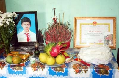 TP Hà Nội truy tặng bằng khen cho học sinh quên mình cứu bạn - 1