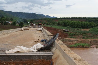 Những cách vượt sông Pô Kô rợn người - 7 Những cách vượt sông Pô Kô rợn người - 7