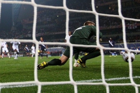 "Quay chậm" sai lầm của "chàng hề" Robert Green - 3