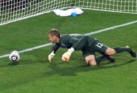 "Quay chậm" sai lầm của "chàng hề" Robert Green - 4