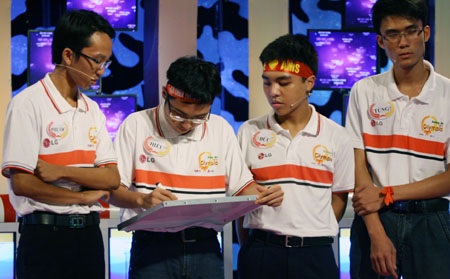 Căng thẳng, kịch tính đến phút chót - 15 Căng thẳng, kịch tính đến phút chót - 15