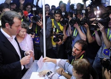 Sandro Rosell trở thành tân chủ tịch Barcelona - 1