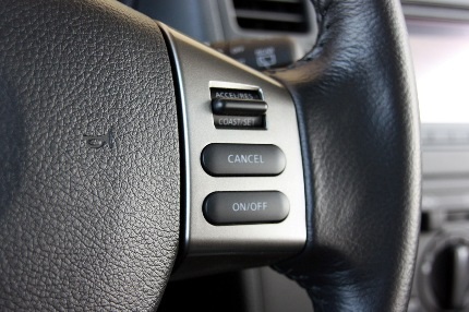 Cập nhật giá xe Nissan Versa phiên bản 2011 - 10