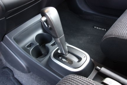 Cập nhật giá xe Nissan Versa phiên bản 2011 - 12