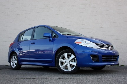 Cập nhật giá xe Nissan Versa phiên bản 2011 - 3