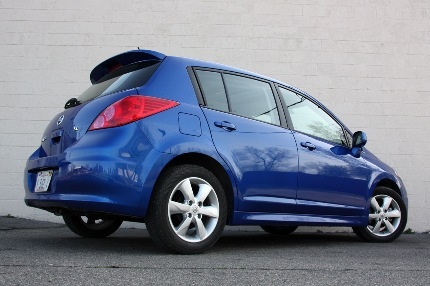 Cập nhật giá xe Nissan Versa phiên bản 2011 - 5