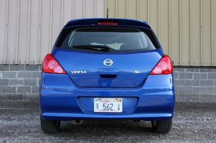 Cập nhật giá xe Nissan Versa phiên bản 2011 - 6