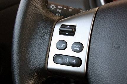 Cập nhật giá xe Nissan Versa phiên bản 2011 - 9