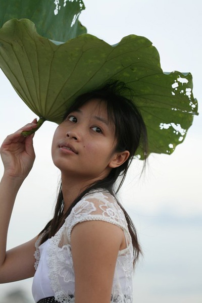 Thiếu nữ Hà Thành e ấp mùa sen - 6 Thiếu nữ Hà Thành e ấp mùa sen - 6