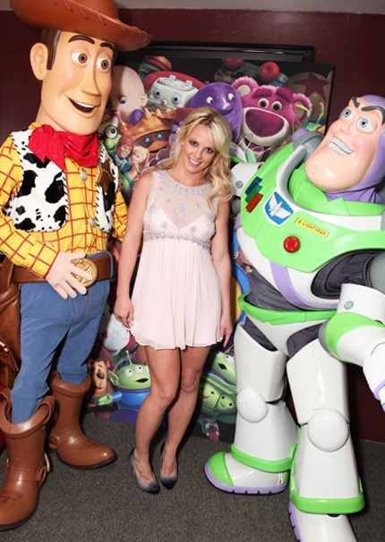 Britney bất ngờ dự công chiếu phim - 2