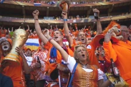 Chơi bùng nổ hiệp hai, Hà Lan thắng ngọt Đan Mạch  - 1