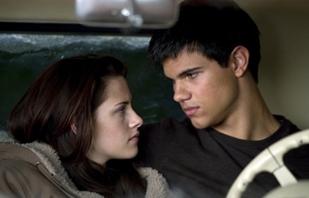 “Rất khó khi hôn Taylor Lautner trên phim” - 2 “Rất khó khi hôn Taylor Lautner trên phim” - 2