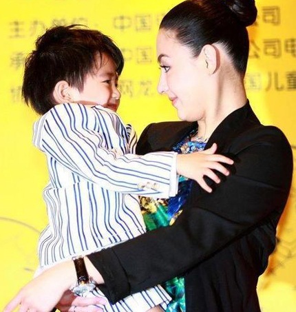 Bé Lucas lên tiếng bảo vệ mẹ Trương Bá Chi - 15 Bé Lucas lên tiếng bảo vệ mẹ Trương Bá Chi - 15