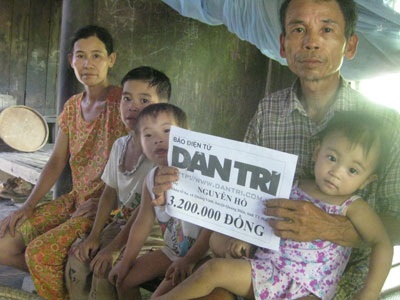 Quà nhân ái đến với nỗi bất hạnh “dưới túp lều dột nát” - 1 Quà nhân ái đến với nỗi bất hạnh “dưới túp lều dột nát” - 1