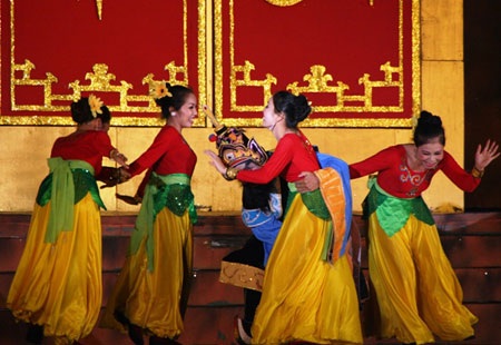 Những “hạt sạn” trong Festival Huế 2010 - 1