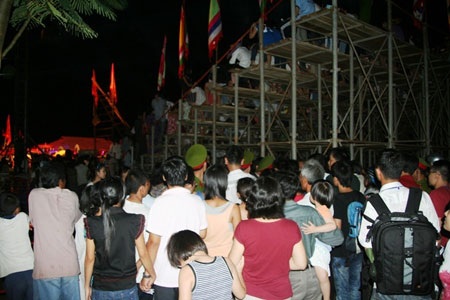 Những “hạt sạn” trong Festival Huế 2010 - 3