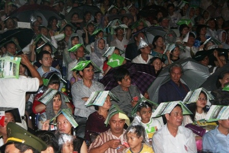 Những “hạt sạn” trong Festival Huế 2010 - 4