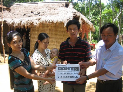 Nhờ báo Dân trí, con tôi sẽ sớm được chữa bệnh - 1 Nhờ báo Dân trí, con tôi sẽ sớm được chữa bệnh - 1