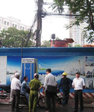 Một nhân viên điện lực bị điện giật chết  - 1