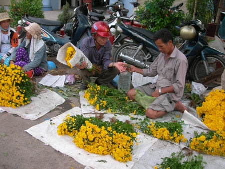 Nhộn nhịp thị trường Tết Đoan ngọ - 4 Nhộn nhịp thị trường Tết Đoan ngọ - 4