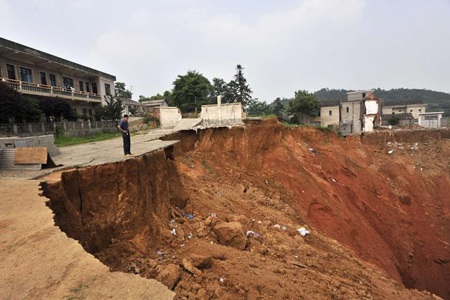 “Hố địa ngục” tấn công Trung Quốc - 3