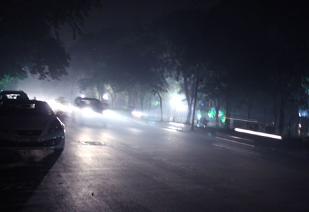 Hà Nội “ngột ngạt” vì khói “lạ” bủa vây - 3 Hà Nội “ngột ngạt” vì khói “lạ” bủa vây - 3