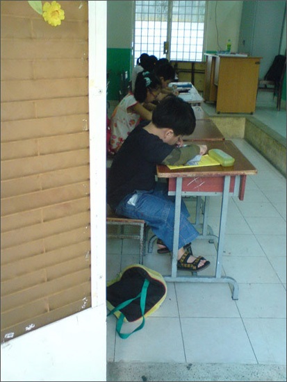 “Bị” luyện chữ đẹp, trẻ sợ đi học - 1 “Bị” luyện chữ đẹp, trẻ sợ đi học - 1