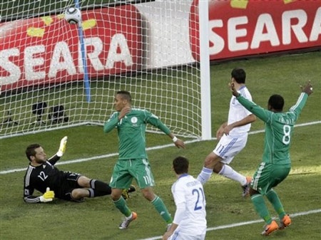 Cựu vương châu Âu hồi sinh bằng trận thắng Nigeria - 1