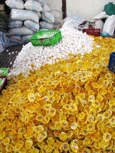 Thu giữ 2 tấn thạch rau câu không đạt tiêu chuẩn vệ sinh - 2