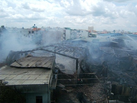 Cháy nổ kho chứa 200 tấn hóa chất - 1