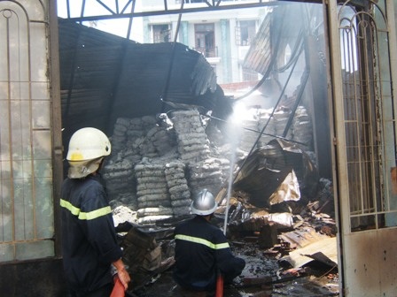 Cháy nổ kho chứa 200 tấn hóa chất - 3