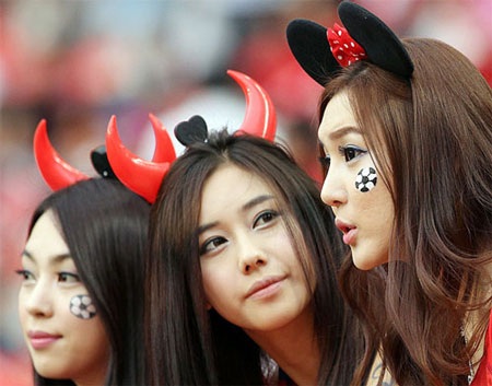 CĐV nữ Hàn Quốc khoe sắc - 1