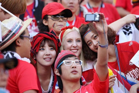 CĐV nữ Hàn Quốc khoe sắc - 2