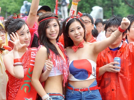 CĐV nữ Hàn Quốc khoe sắc - 4