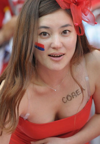 CĐV nữ Hàn Quốc khoe sắc - 11
