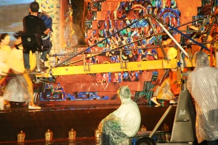 Ngàn lẻ một “dáng” tác nghiệp của nhà báo - 16