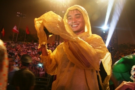 Ngàn lẻ một “dáng” tác nghiệp của nhà báo - 19