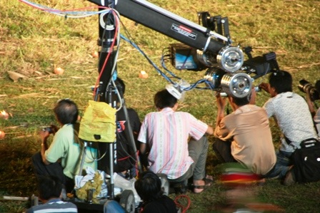 Ngàn lẻ một “dáng” tác nghiệp của nhà báo - 20