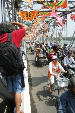 Ngàn lẻ một “dáng” tác nghiệp của nhà báo - 3