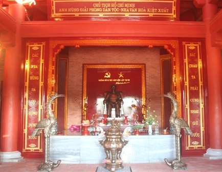 Thăm nhà tưởng niệm Bác Hồ ở Trường Sa - 2