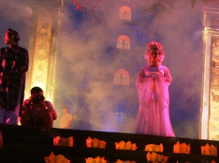 Ngàn lẻ một “dáng” tác nghiệp của nhà báo - 8