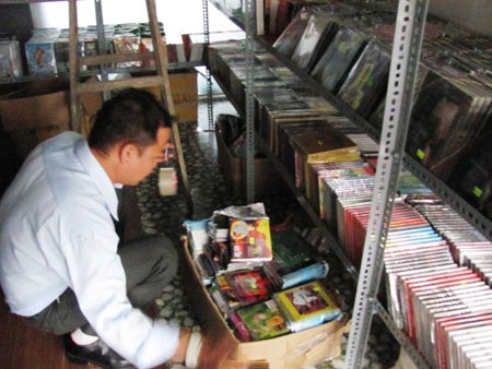 Phát hiện và thu giữ hàng chục vạn băng đĩa lậu - 1